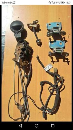 Chev aveo 2000 - 2003 mk1 sedan right front door lock and hinges