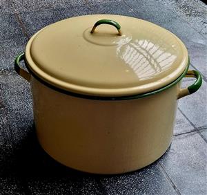 Enamel pot and dishes