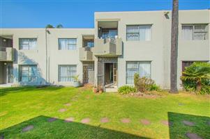 Townhouse For Sale in Weltevreden Park