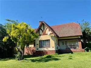 Charming 1950s Home with Two Flatlets – Income Potential in Quiet Westgate