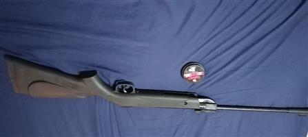 5.5 cal pellet gun in very good condition with pellets.1500 slightly neg