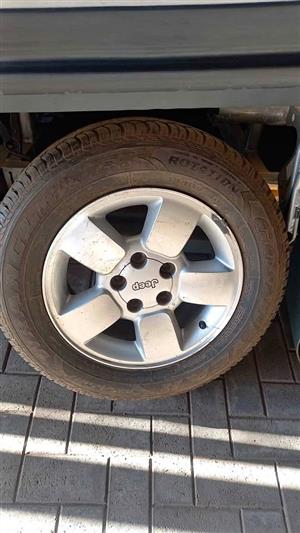 Jeep grand cherokee sparewheel