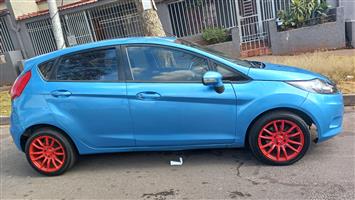 FORD FIESTA 1.4 MANUAL TRANSMISSION WITH SPARE KEYS IN EXCELLENT CONDITION 