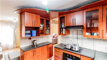 Warm and Stunning freehold For Sale in Ebony Park, Midrand