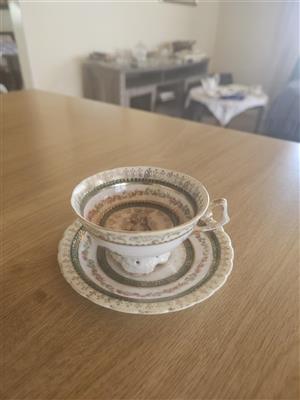 2 antique cups ans saucers