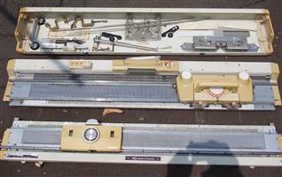 Empisal Knitting Machine - Model 324 - with accessories - in excellent condition 