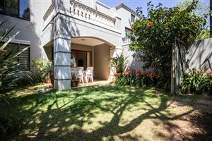 Lovely FURNISHED 2 bed 1 bath garden apartment in popular Via Veneto, Melrose North