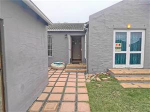 Spacious 2 Bedroom House for sale in Edgemead