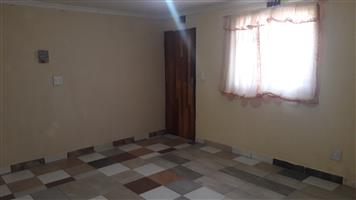 1 room tiled, and with ceiling in Tsakane available for rental.