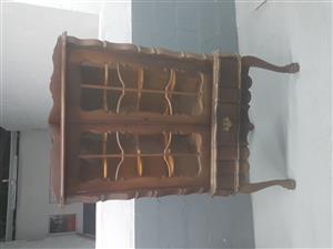 Ball & claw glass corne display good condition 