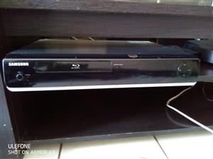 Samsung 3D /DVD player for sale. Still in great condition. Price is negotiable for serious buyers