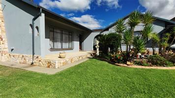 3 bedroom with pool in Nigel , Noycedale
