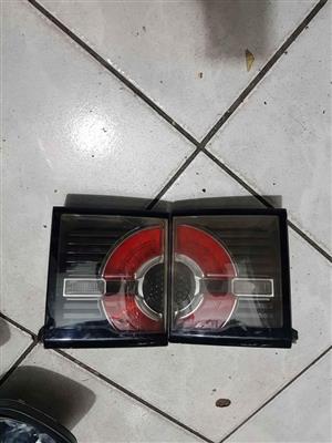 LAND ROVER DISCOVERY BOOT TAILLIGHT  2019