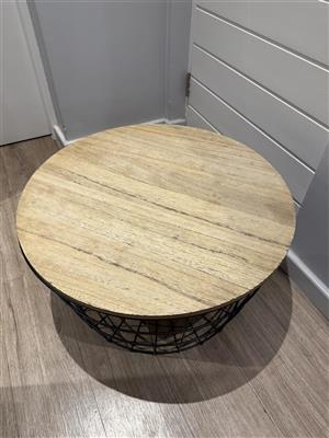 Basket side/coffee table
