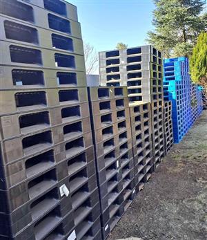 Elevate Bird Cages Water Tanks Zozos Flooding Storages Protect  Valuable Tools on Plastic Pallets