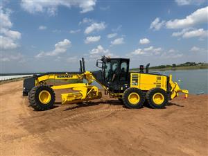 KOMATSU GD 675
