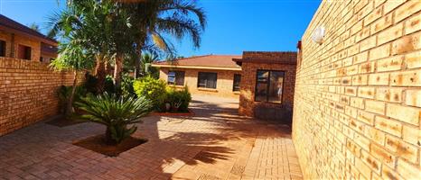 House For Sale in Hillcrest
