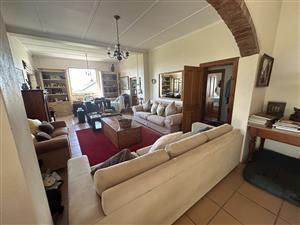 Charming Cape Dutch Home with Stunning Views in Napier