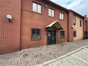 Modern Ground-Floor Commercial Office with Private Entrance – 52m²