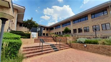 Light Air and Flexibility 723m First Floor Office with a Statement