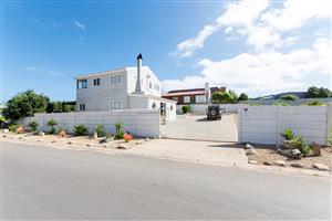 Beautiful Family Home with Unique Features – Walking Distance to the Beach