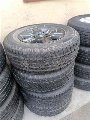 Toyota Hilux 17 (WITH USED TYRES)