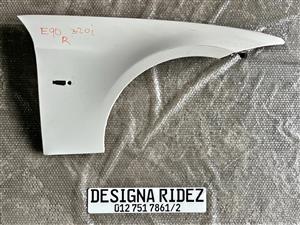 BMW E90 3 SERIES FRONT RIGHT SIDE FENDER.