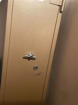 Super Safe Gun safe for sale.