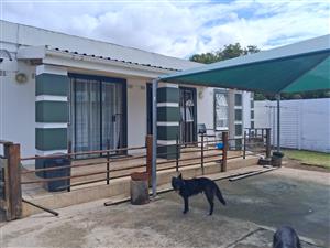 Spacious 1 bedroom garden flat in Sunnyridge - on shared property