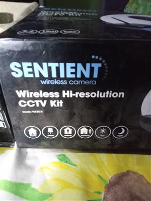 Two wireless HD couler WiFi security Cameras complete 