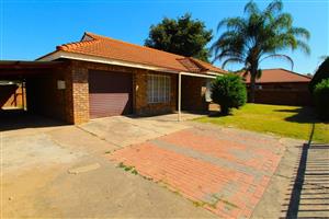 Beautifull 3 bedroom home close to the hospital