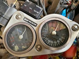 Suzuki GSXR 1100 speedo. Meyerton bike scrapyard new and secondhand spares and accessories.