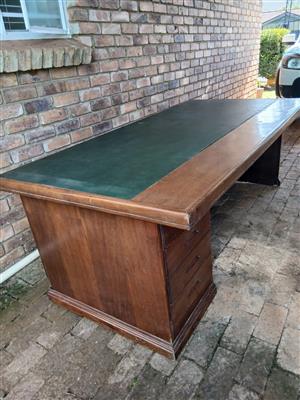 Office desk and chair