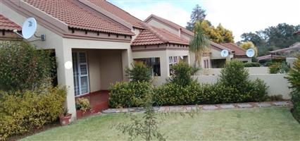 Townhouse For Sale in SUNNINGHILL
