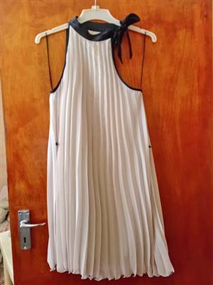 Dress sleeveless pleated size 36/M  black halter neckline  side shoulder tie bow Length 89cm