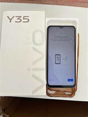 Android smartphones Vivo y35 128gigs slight crack doesn’t affect anything