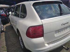Porsche cayanne engine starts accident damaged