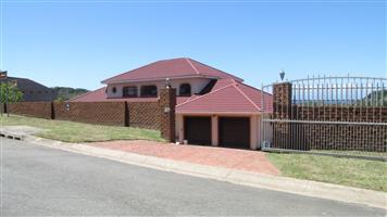 Spacious Double-Storey Baysville Beauty with Ocean & Valley Views