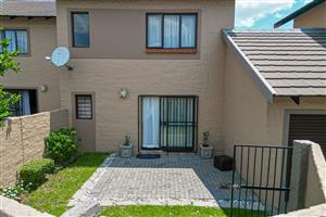 Townhouse For Sale in Summerset