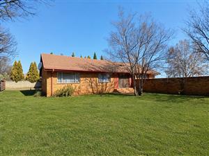 Exclusive Sole Mandate! Spacious Family Living with Flatlet in Roodia, Vaalpark