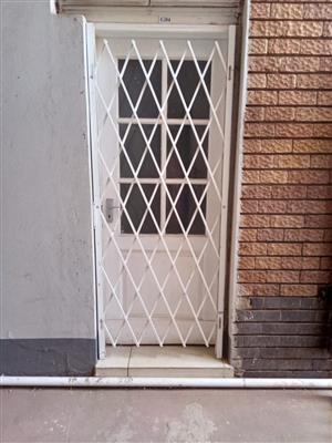 COME VIEW NOW! small 1 x bedroom flat to rent – available 01 July 2026 – Vanderb