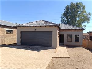 home for sale in Die Heuwel