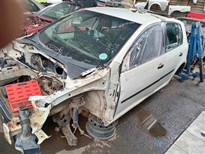 2005 VW golf 5 2l BHY stripping for parts @ circle 7 used parts