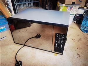 Samsung Microwave Oven Model ME0113M for sale