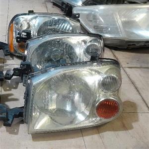 Nissan np300 headlight 