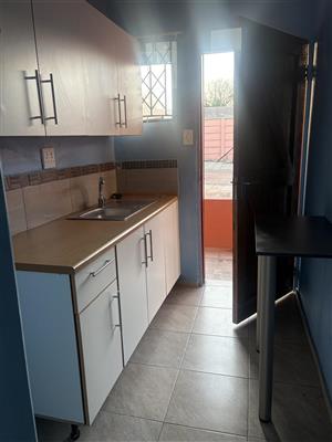 Room with Shower to Rent in Primrose