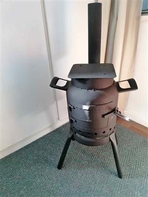 Pot belly style fireplace from reclaimed gas bottle
