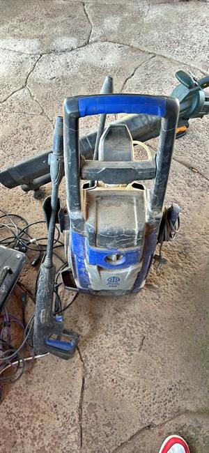Blue Clean 386 pressure washer