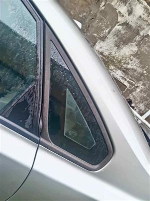 Volvo S40 2.0 2007 left rear ¼ glass