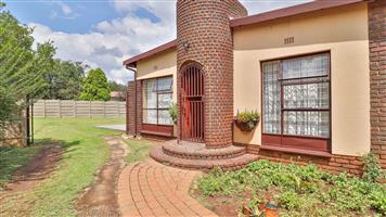 Lovely 3 bedroom in Dersley park, Springs (1011m2)